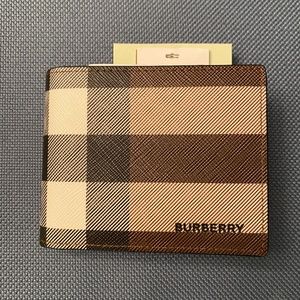Men’s Burberry wallet